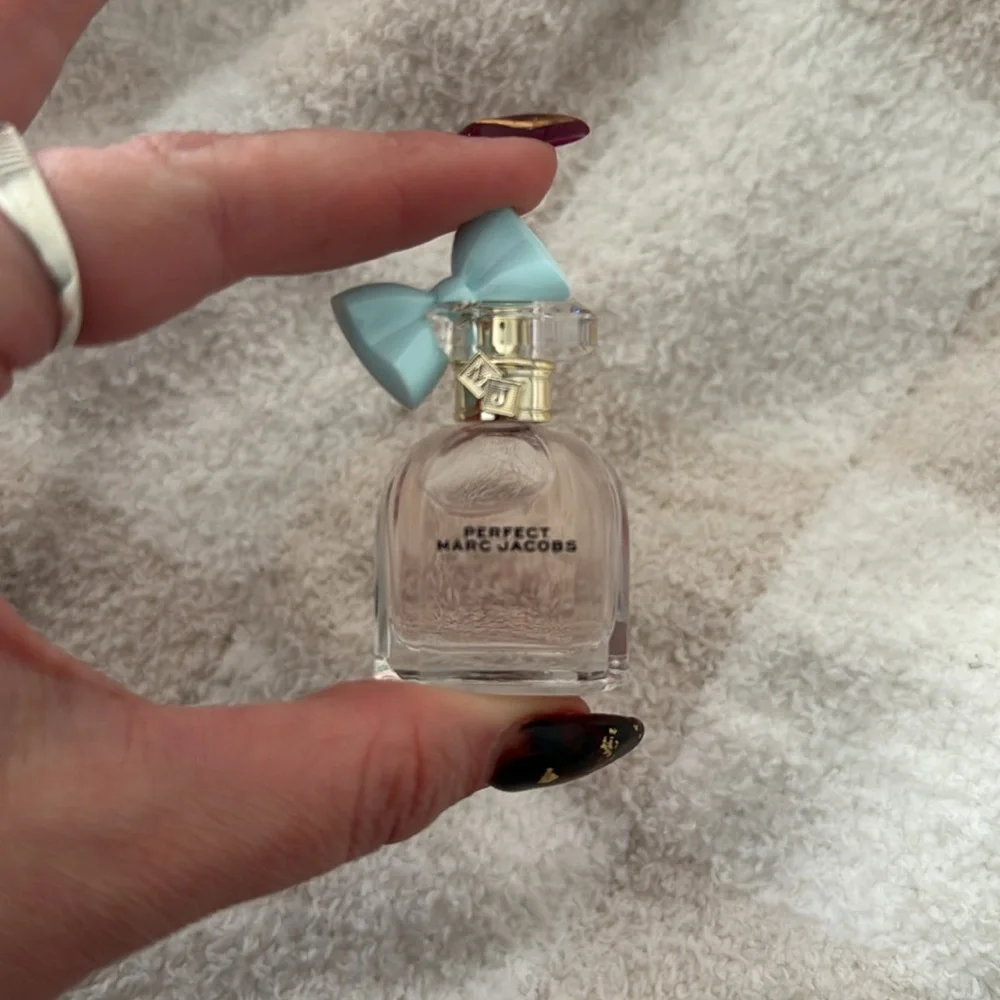 Marc Jacobs Perfect Eau de Parfum - 5ml - Picture 2 of 2